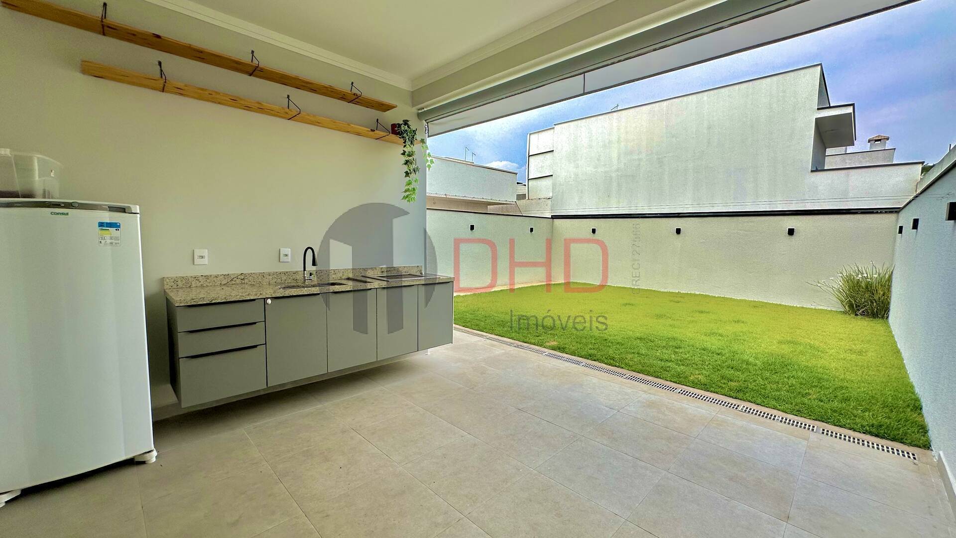 Casa de Condomínio à venda com 3 quartos, 200m² - Foto 1