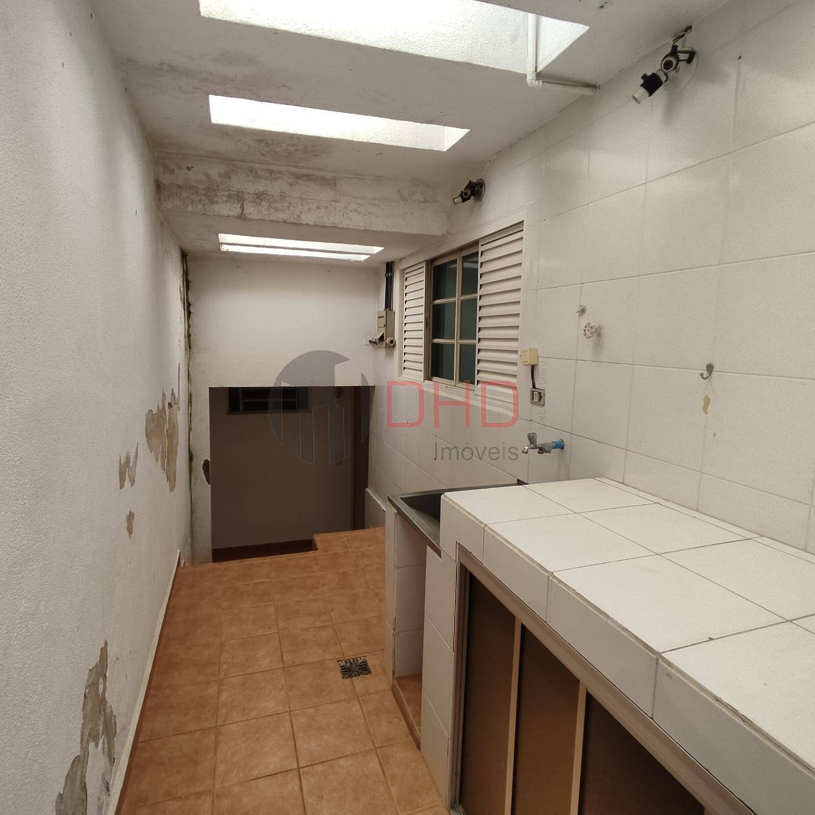 Casa para alugar com 3 quartos, 130m² - Foto 9