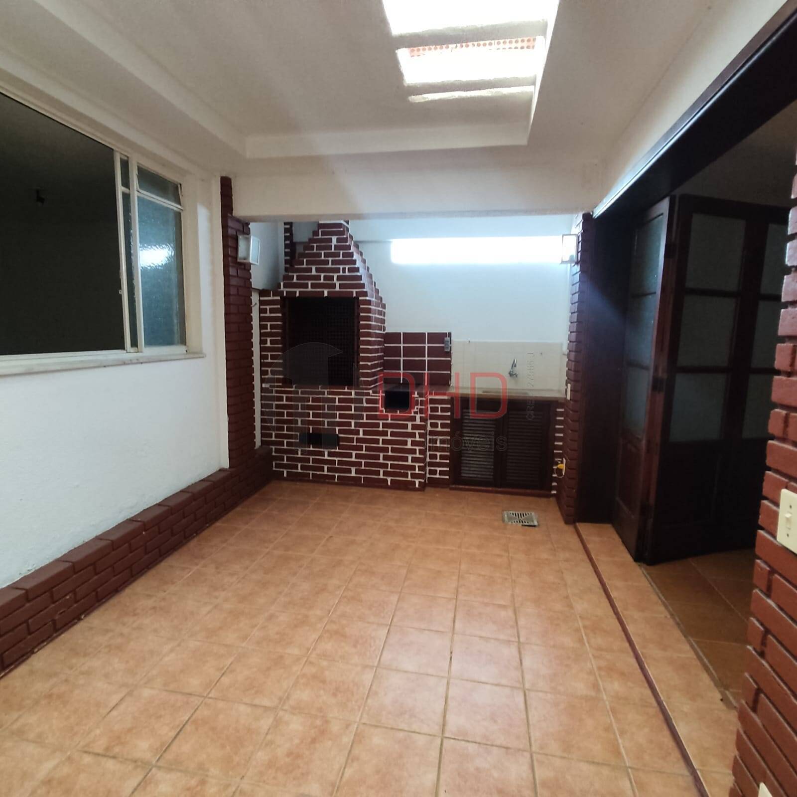 Casa para alugar com 3 quartos, 130m² - Foto 12