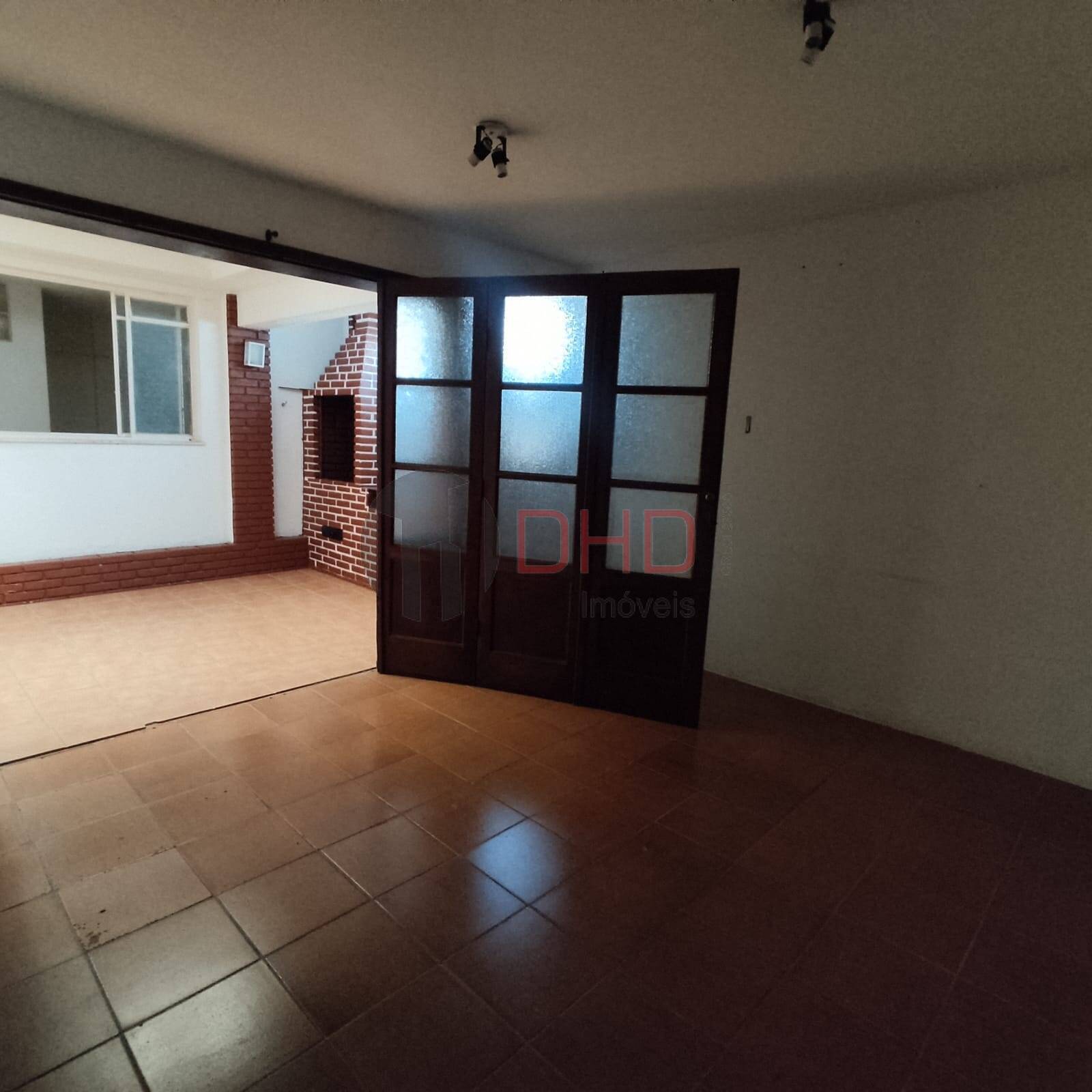 Casa para alugar com 3 quartos, 130m² - Foto 14