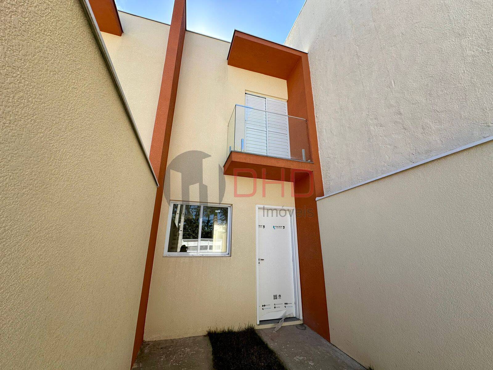 Casa à venda com 2 quartos, 72m² - Foto 1