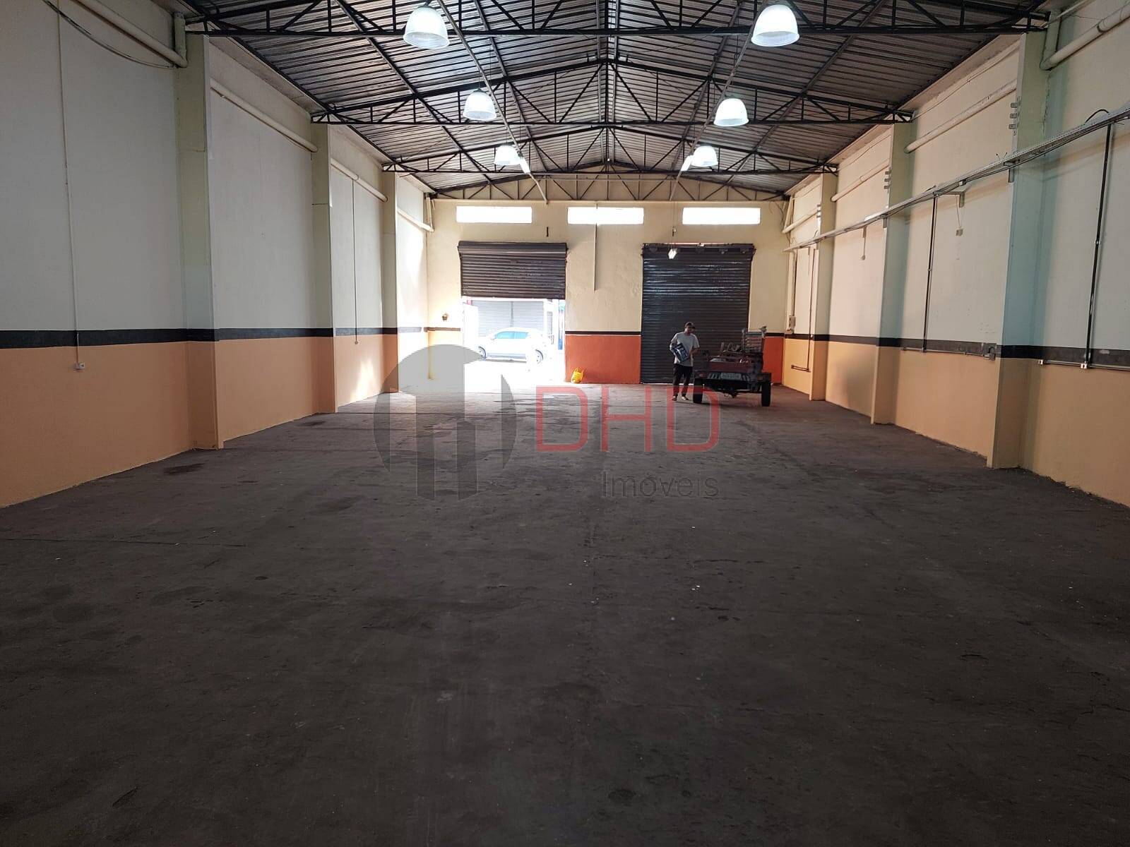 Prédio Inteiro para alugar, 300m² - Foto 2