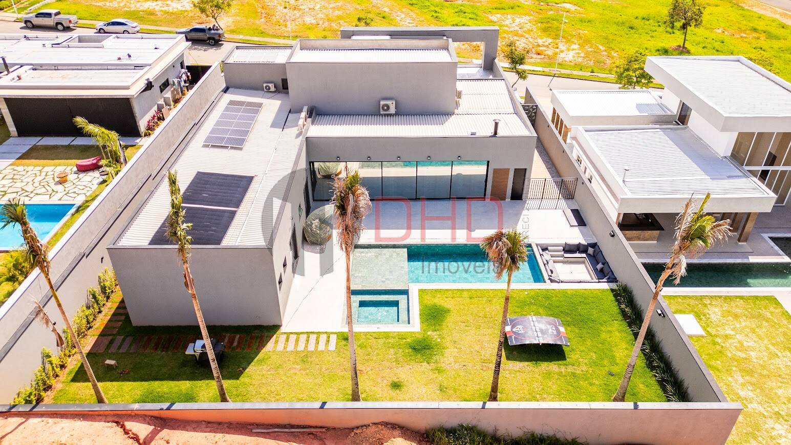 Casa de Condomínio à venda com 4 quartos, 440m² - Foto 1