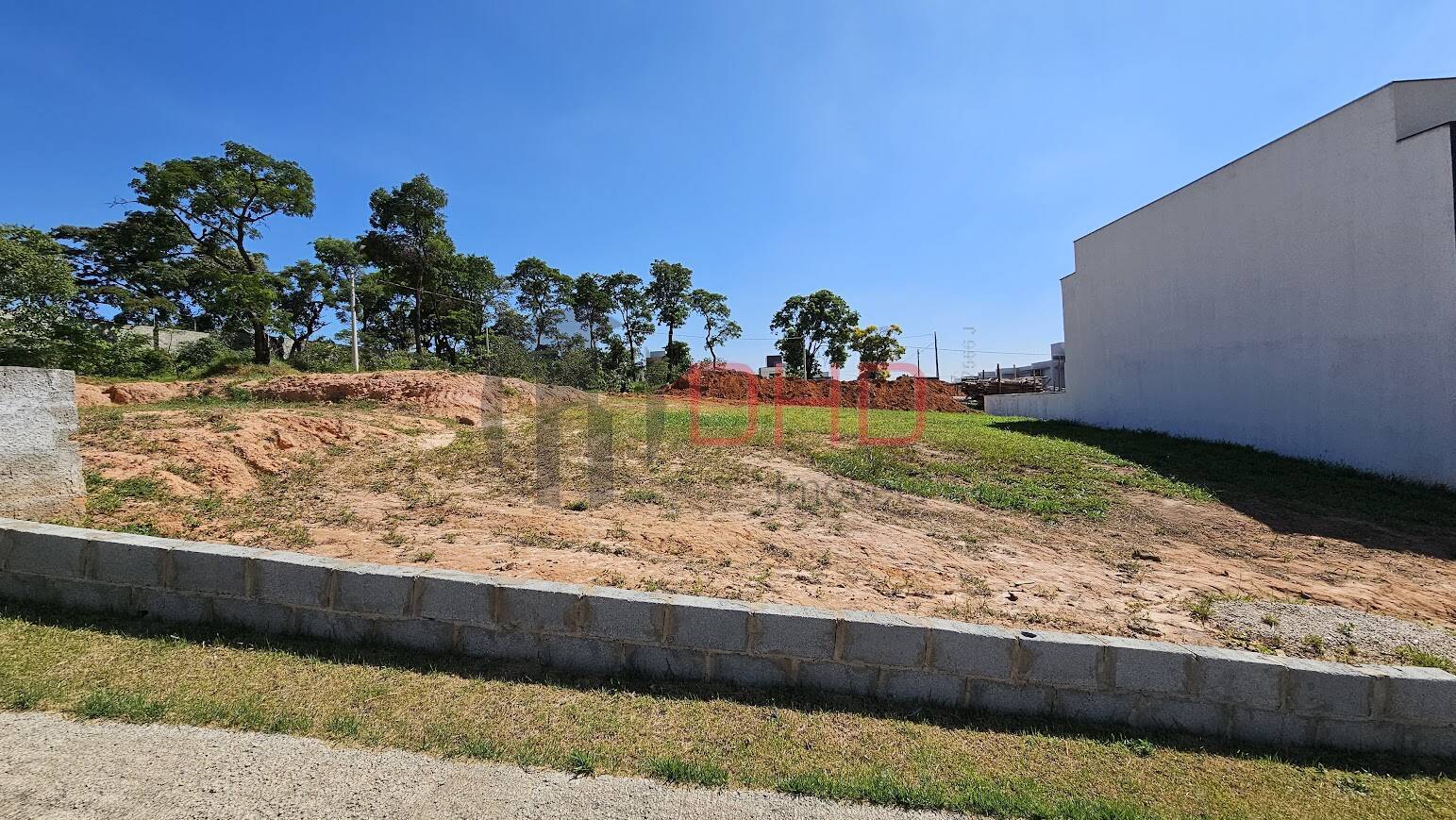 Terreno à venda, 200m² - Foto 1