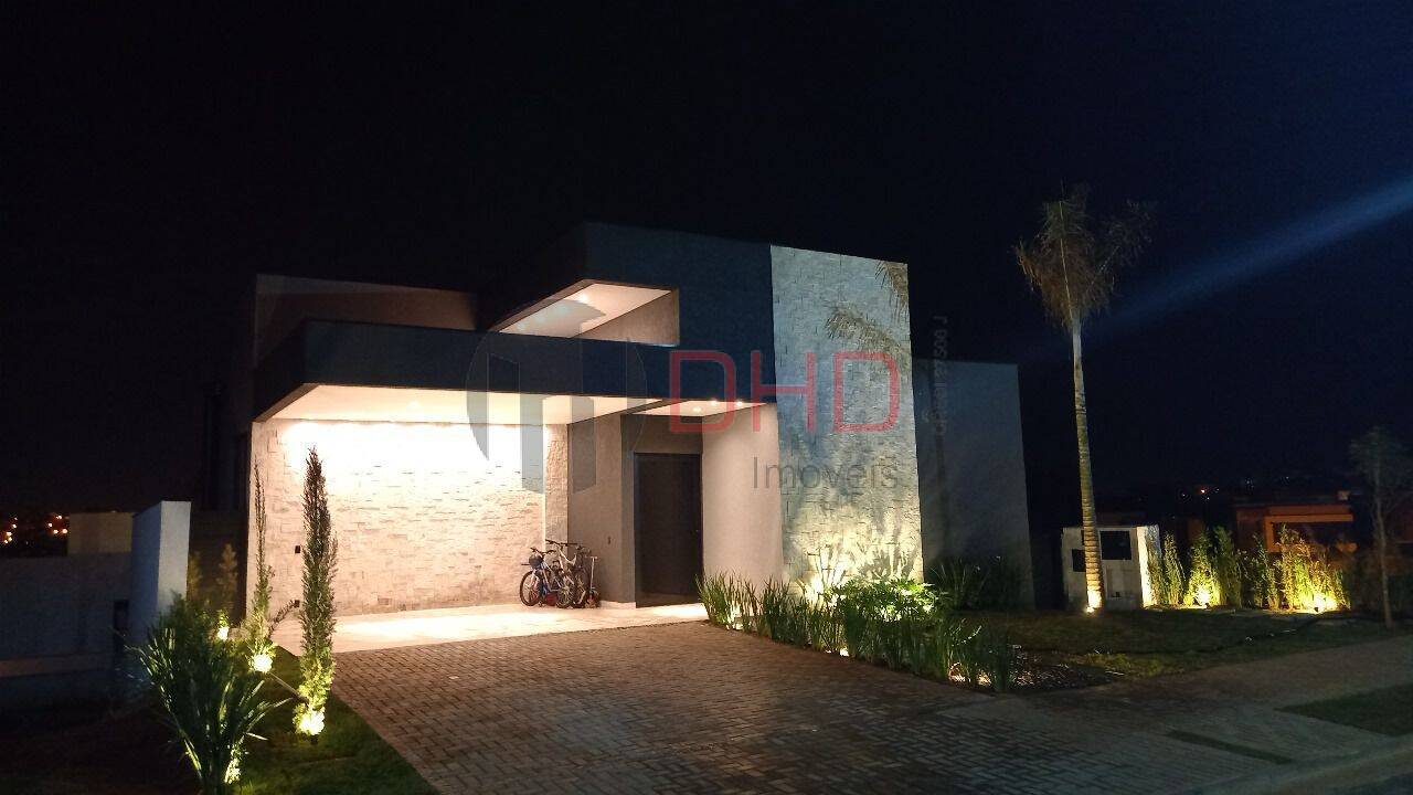 Casa de Condomínio à venda com 4 quartos, 250m² - Foto 1