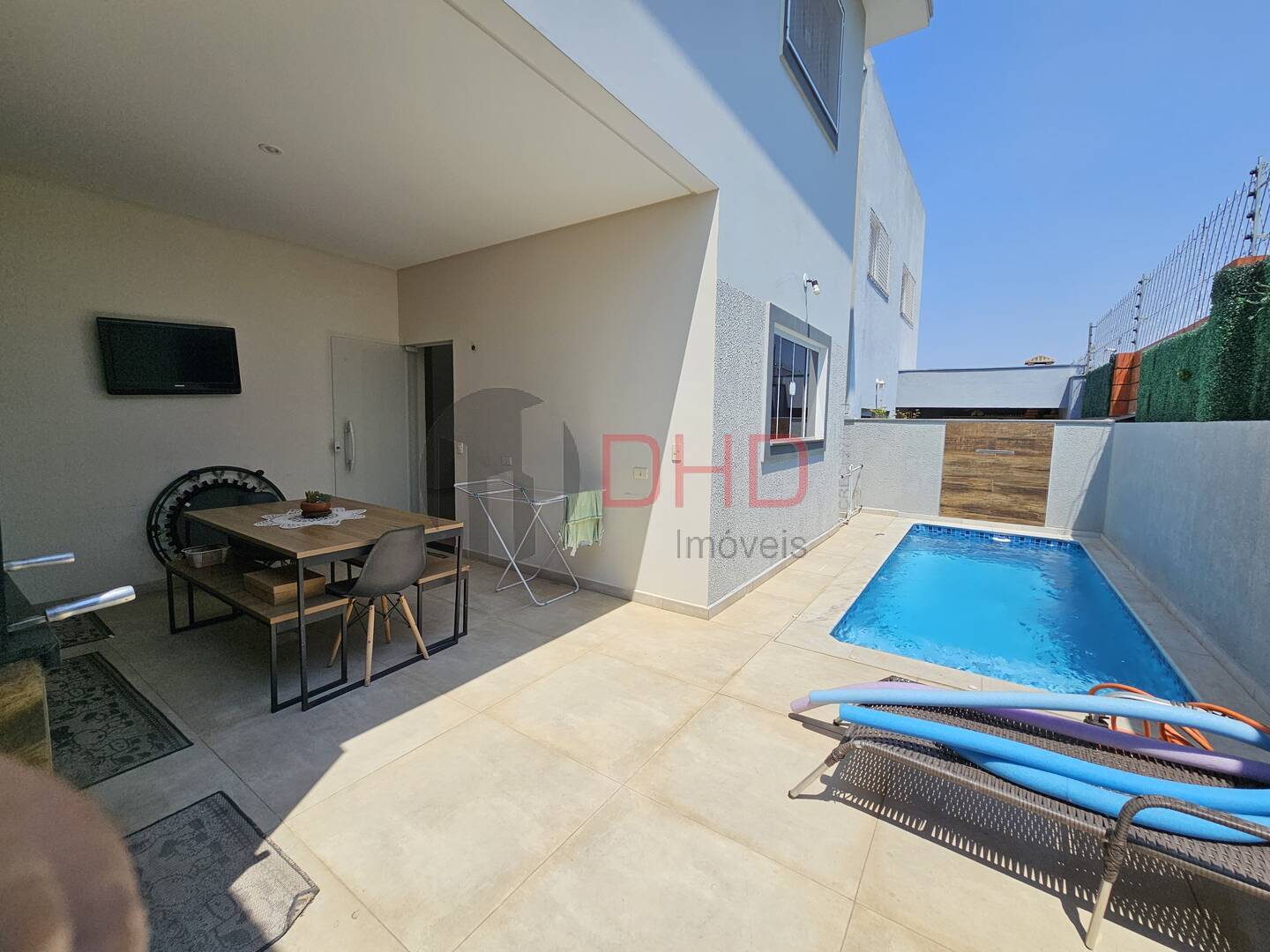 Casa de Condomínio à venda com 3 quartos, 198m² - Foto 1