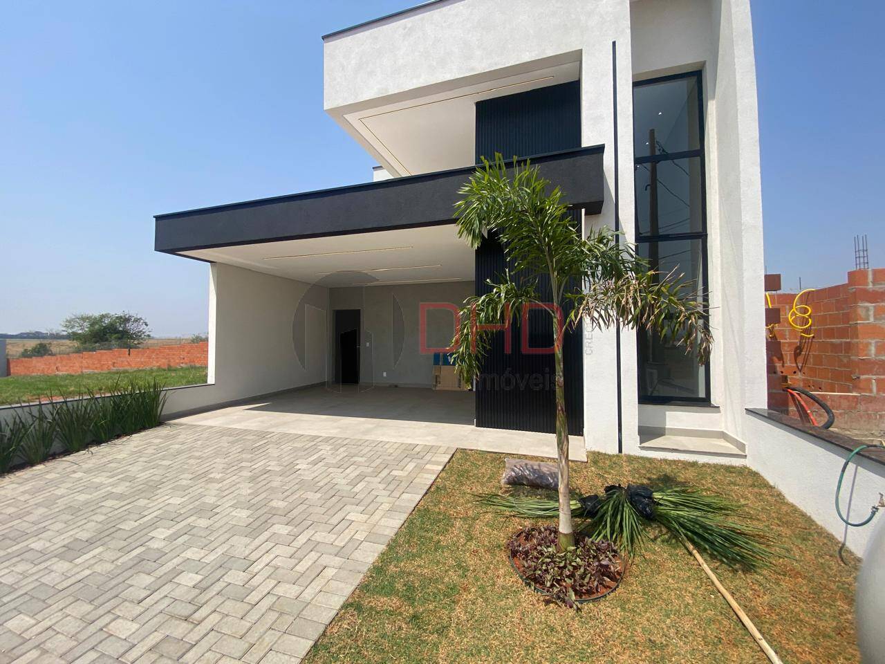 Casa de Condomínio à venda com 3 quartos, 200m² - Foto 2