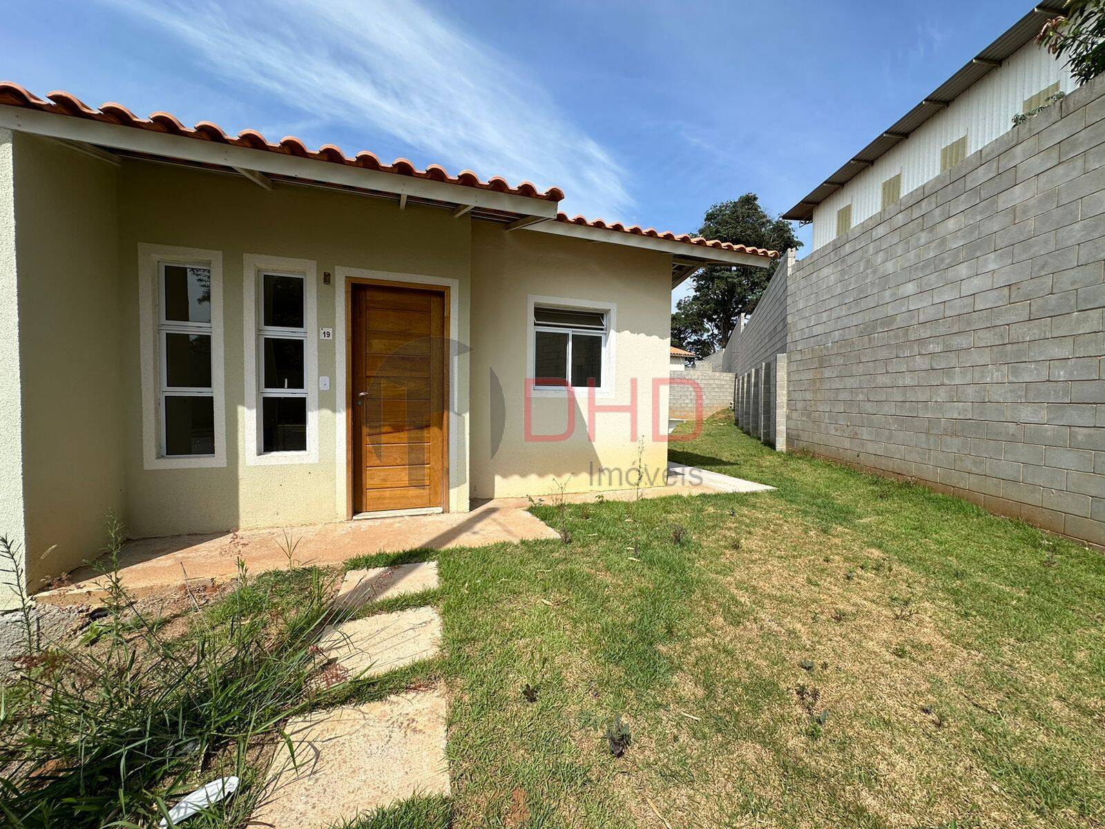 Casa à venda com 2 quartos, 50m² - Foto 1