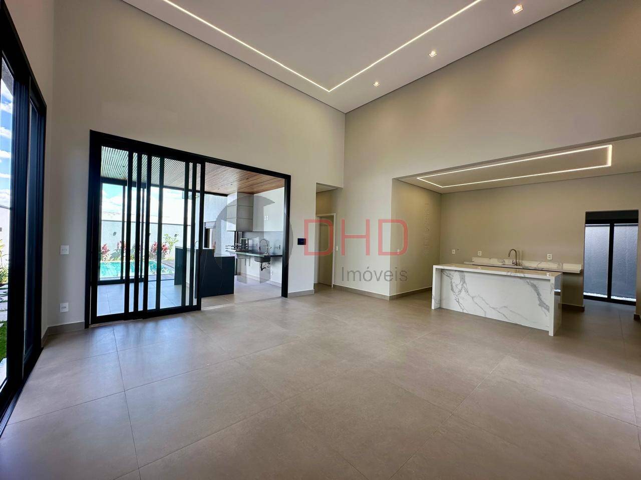 Casa de Condomínio à venda com 3 quartos, 220m² - Foto 3