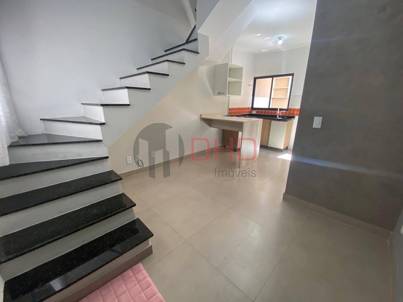 Casa à venda com 2 quartos, 49m² - Foto 2